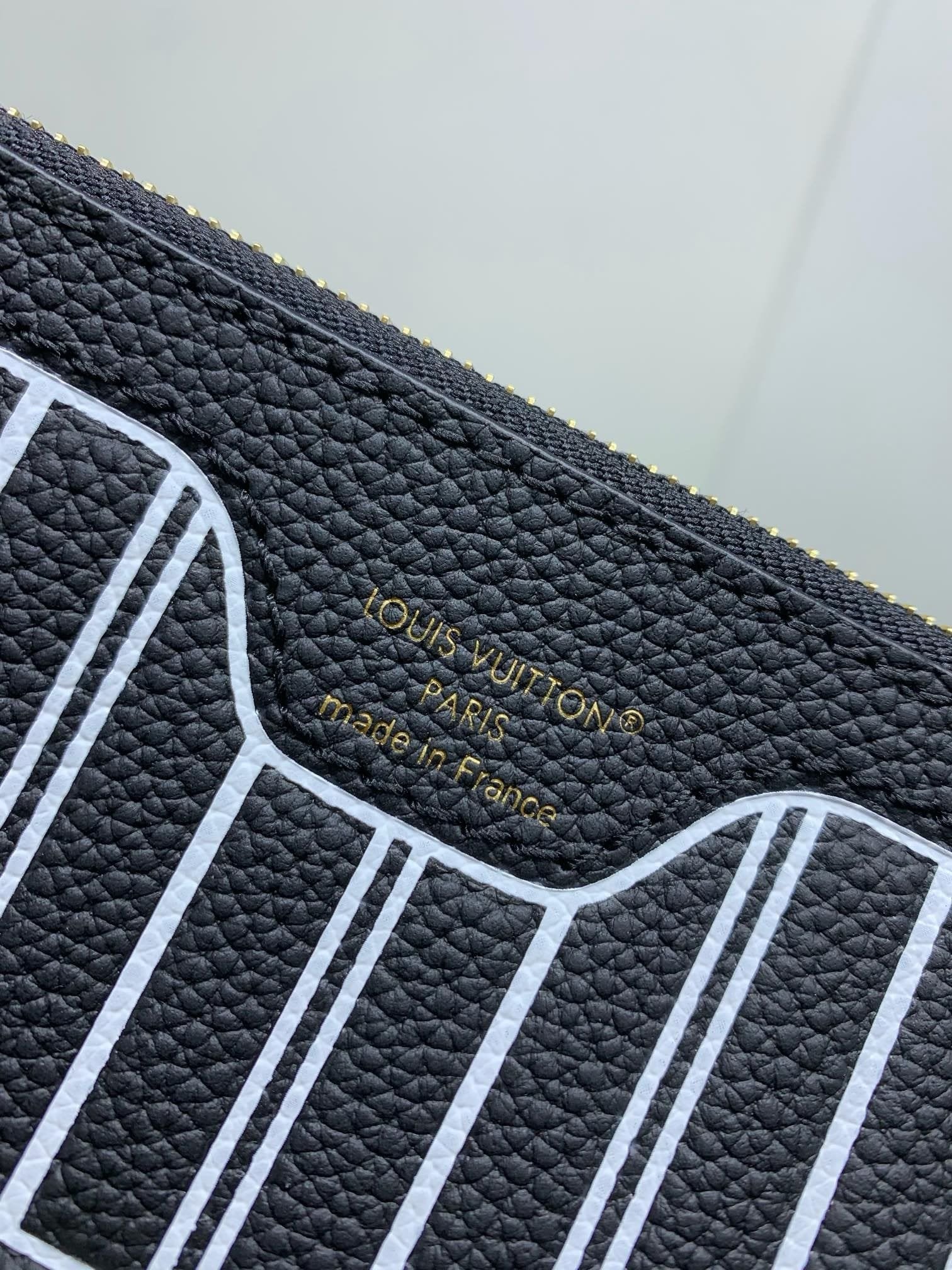 Louis Vuitton M11946 Neverfull Inside Out MM