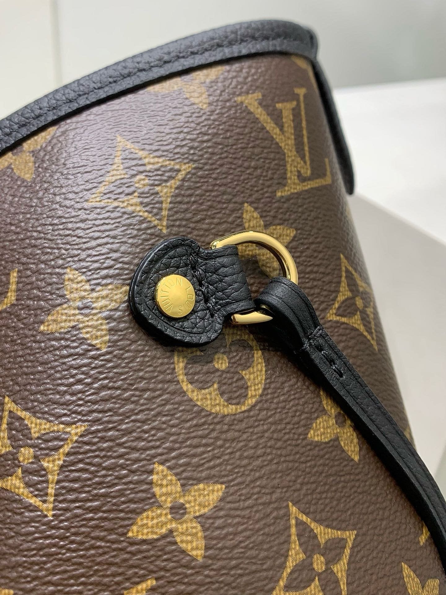 Louis Vuitton M11946 Neverfull Inside Out MM