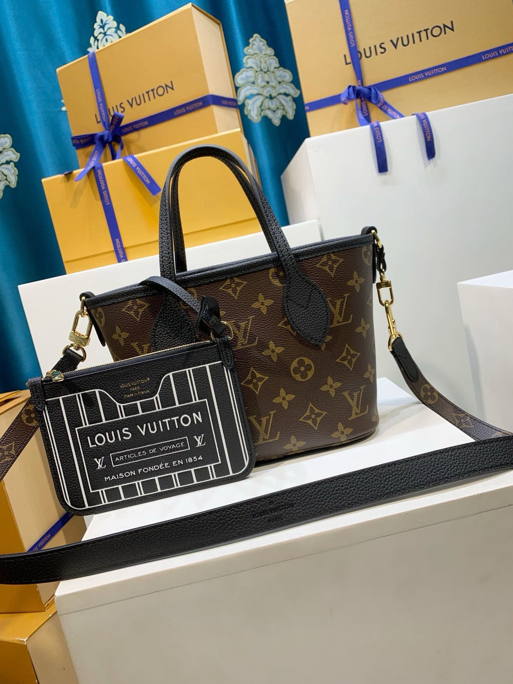 Louis Vuitton M12099 Neverfull Bandoulière Inside Out BB