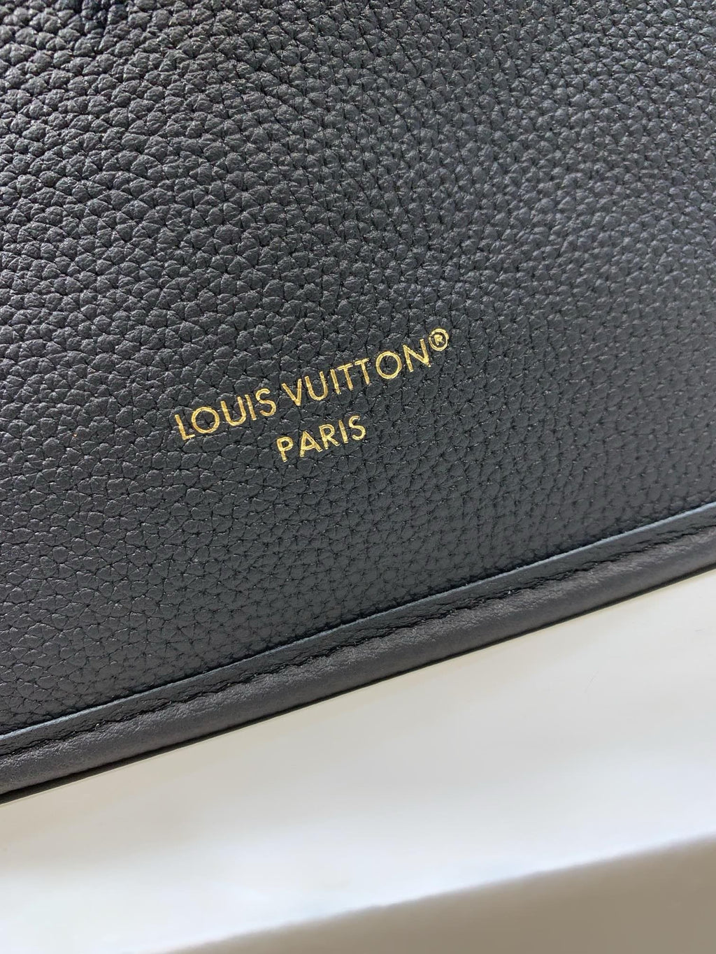 Louis Vuitton M12099 Neverfull Bandoulière Inside Out BB