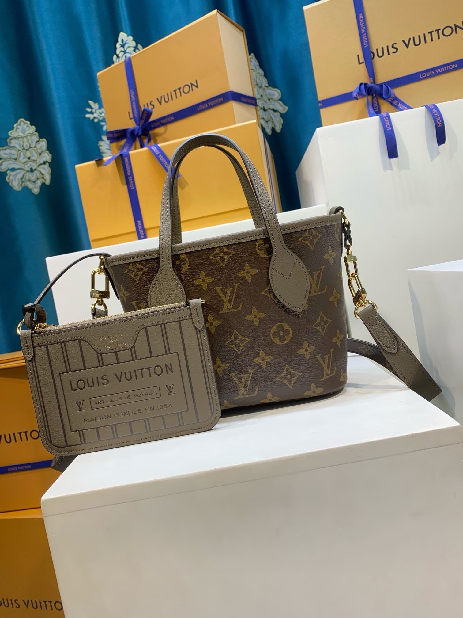 Louis Vuitton M12109 Neverfull Bandoulière Inside Out BB