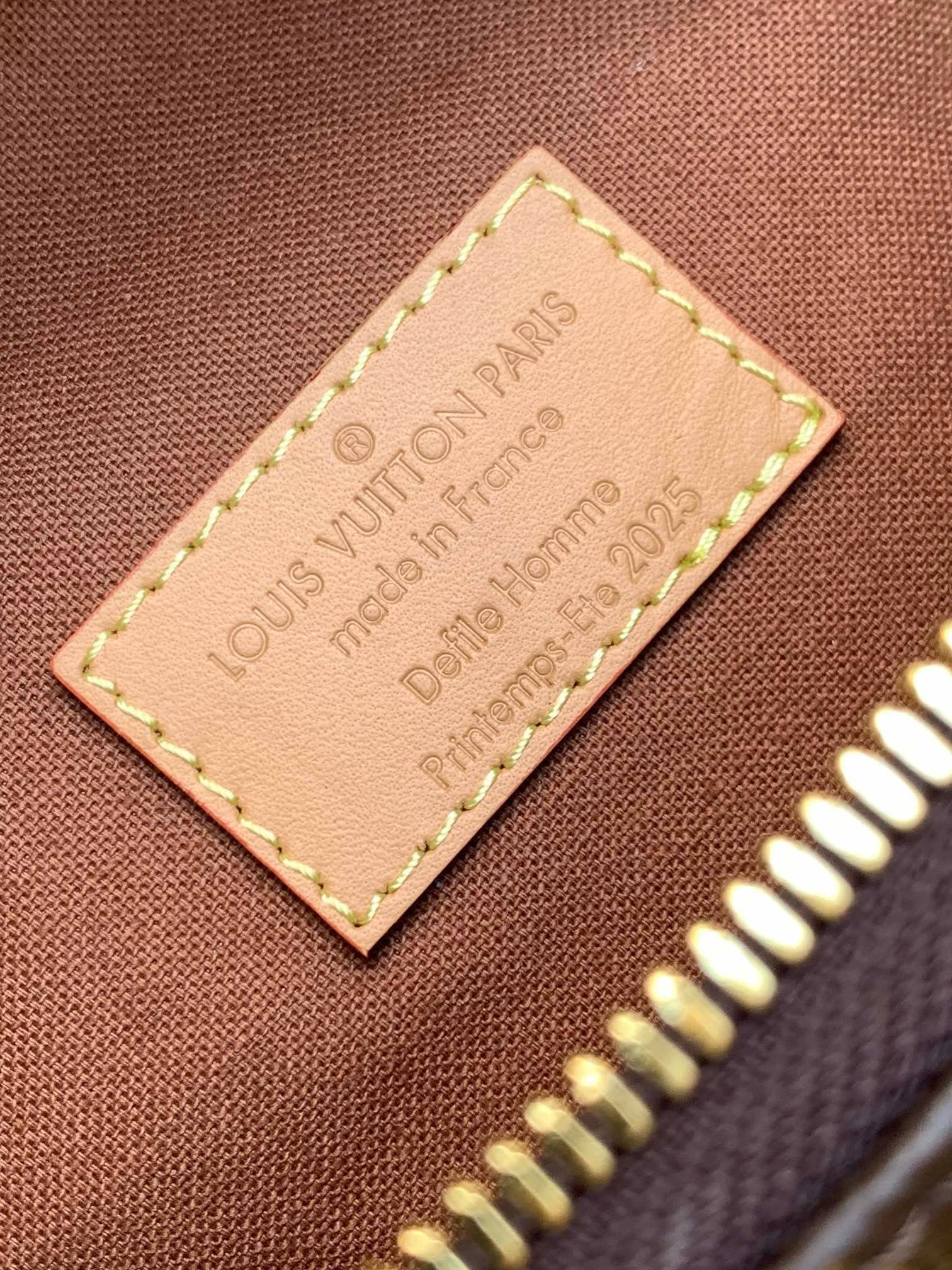 Louis Vuitton M15271 Rush Bumbag