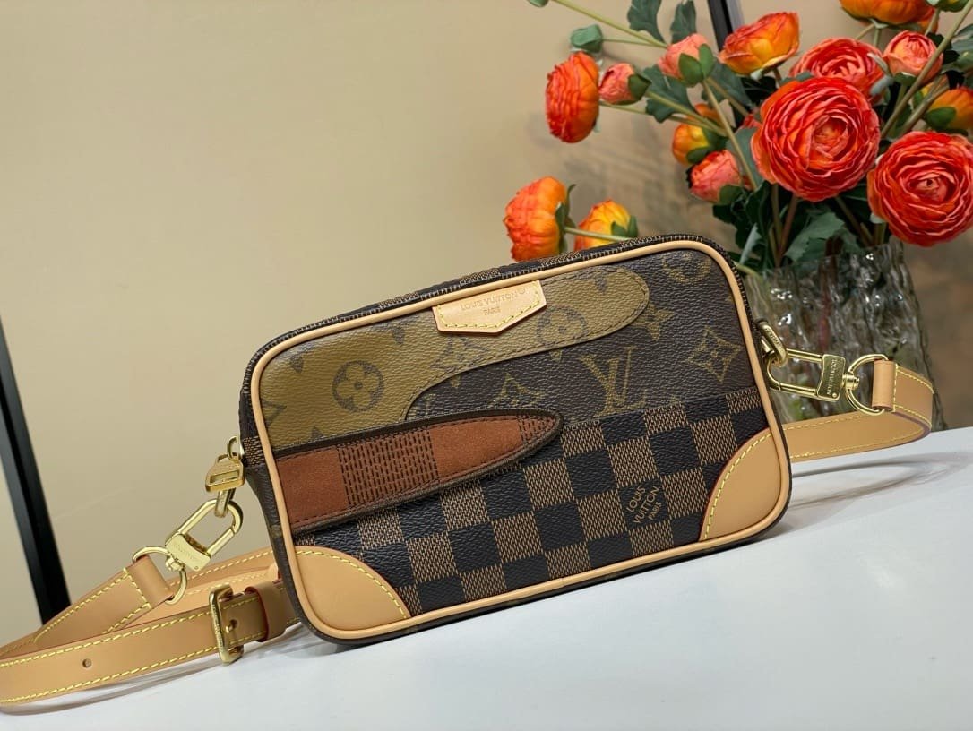 Louis Vuitton M26020 Trocadéro Wearable Wallet