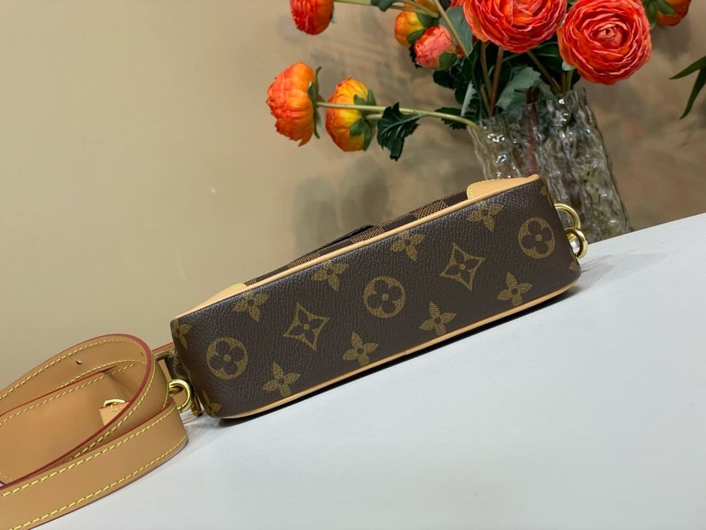Louis Vuitton M26020 Trocadéro Wearable Wallet