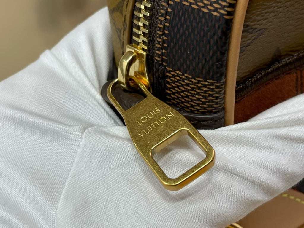 Louis Vuitton M26020 Trocadéro Wearable Wallet