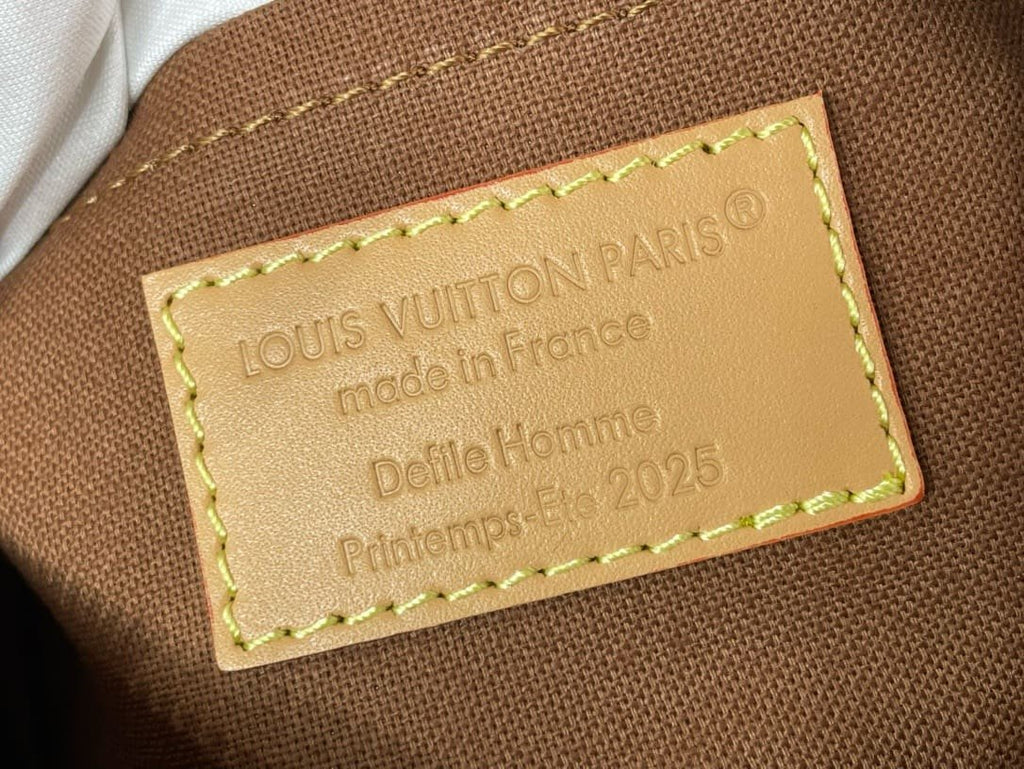 Louis Vuitton M26020 Trocadéro Wearable Wallet