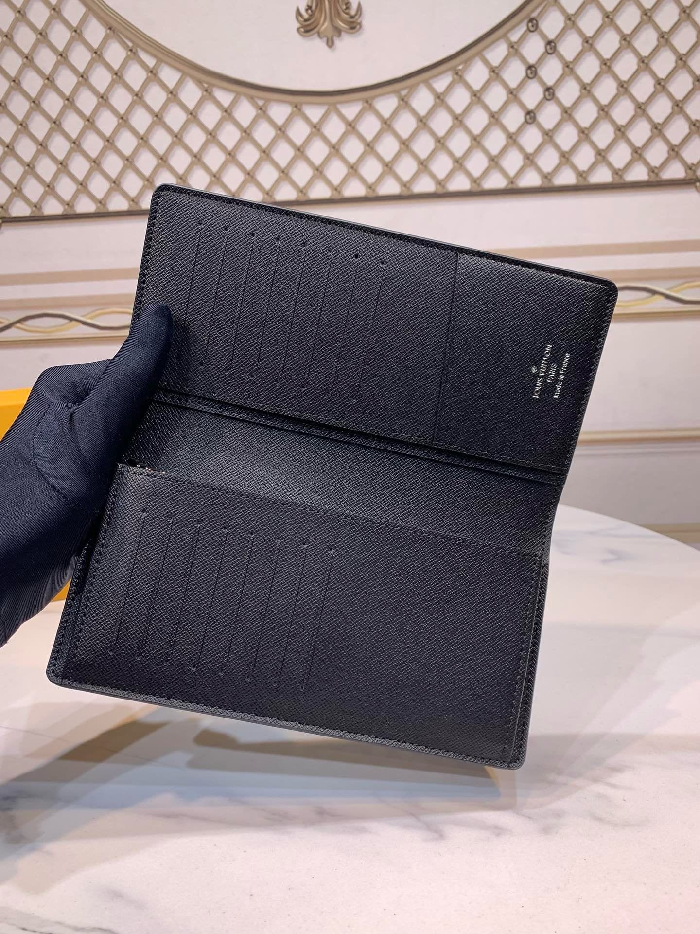 Louis Vuitton M61697 Brazza Wallet