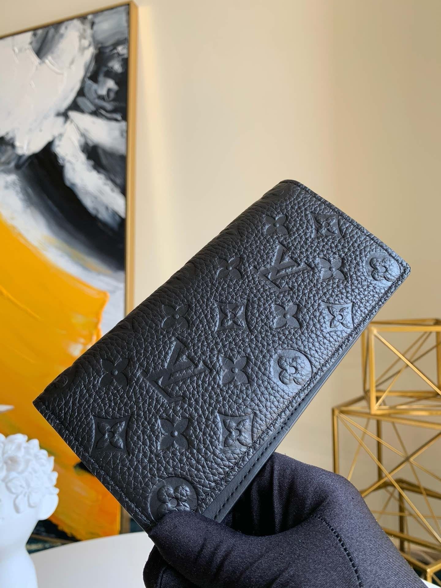 Louis Vuitton M69038 Brazza Wallet