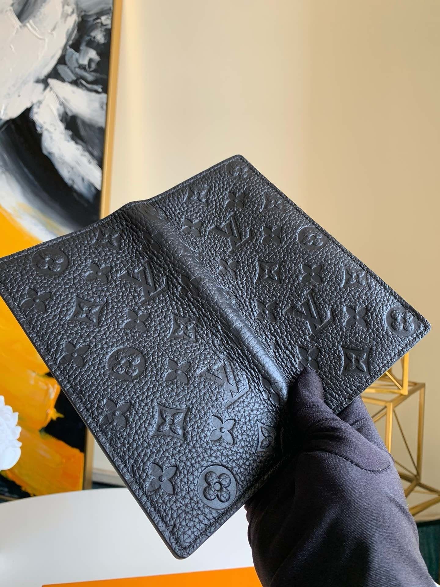 Louis Vuitton M69038 Brazza Wallet