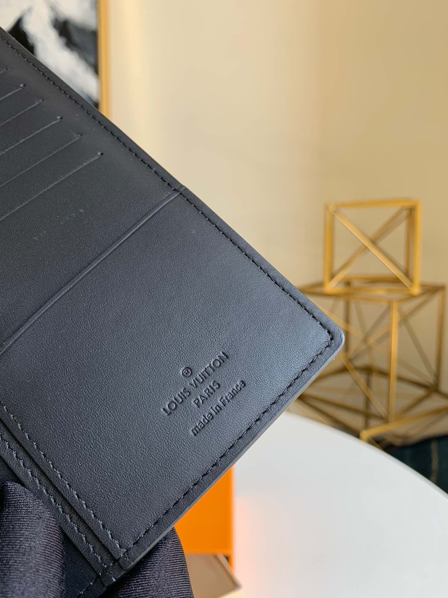 Louis Vuitton M69038 Brazza Wallet