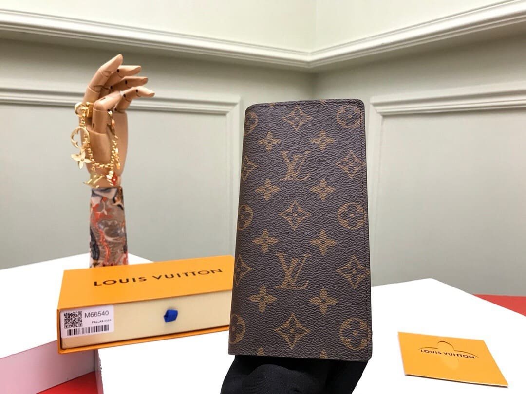 Louis Vuitton M66540 Wallet
