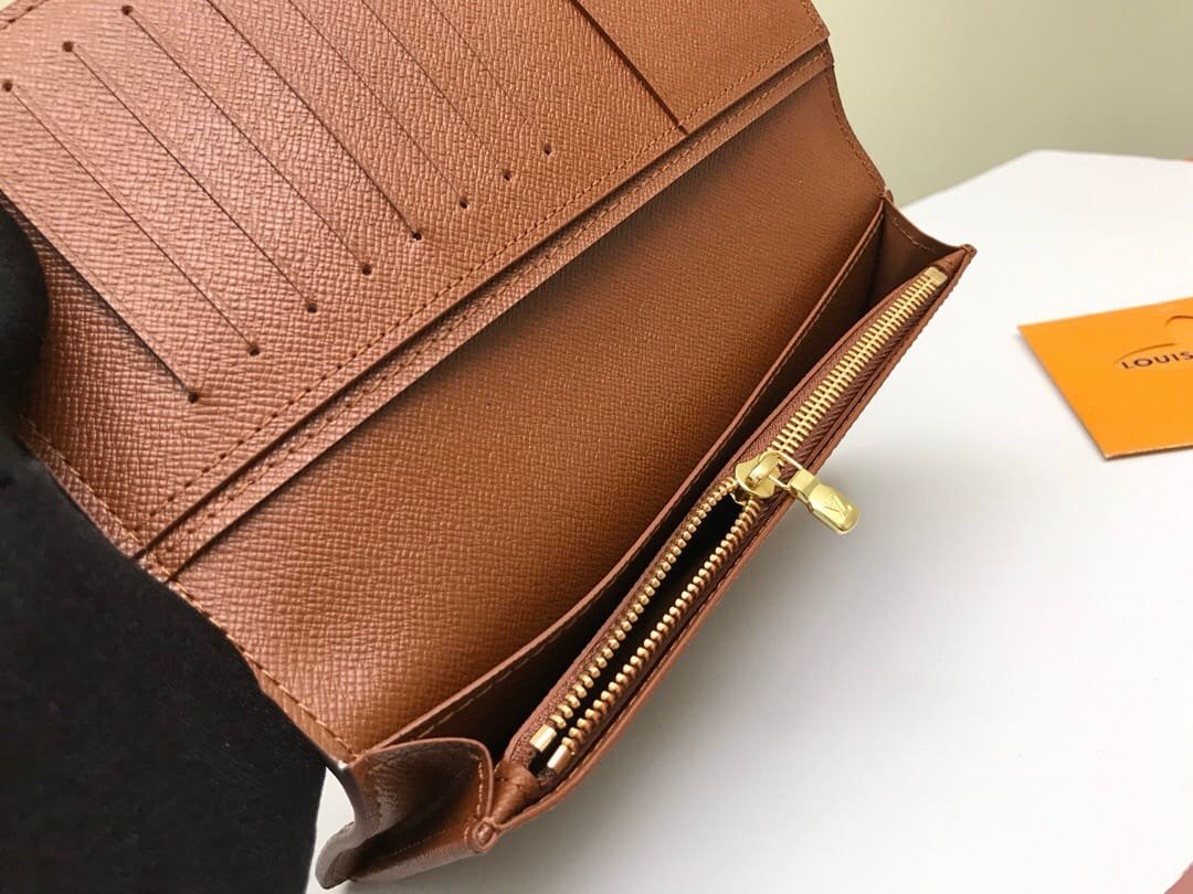 Louis Vuitton M66540 Wallet