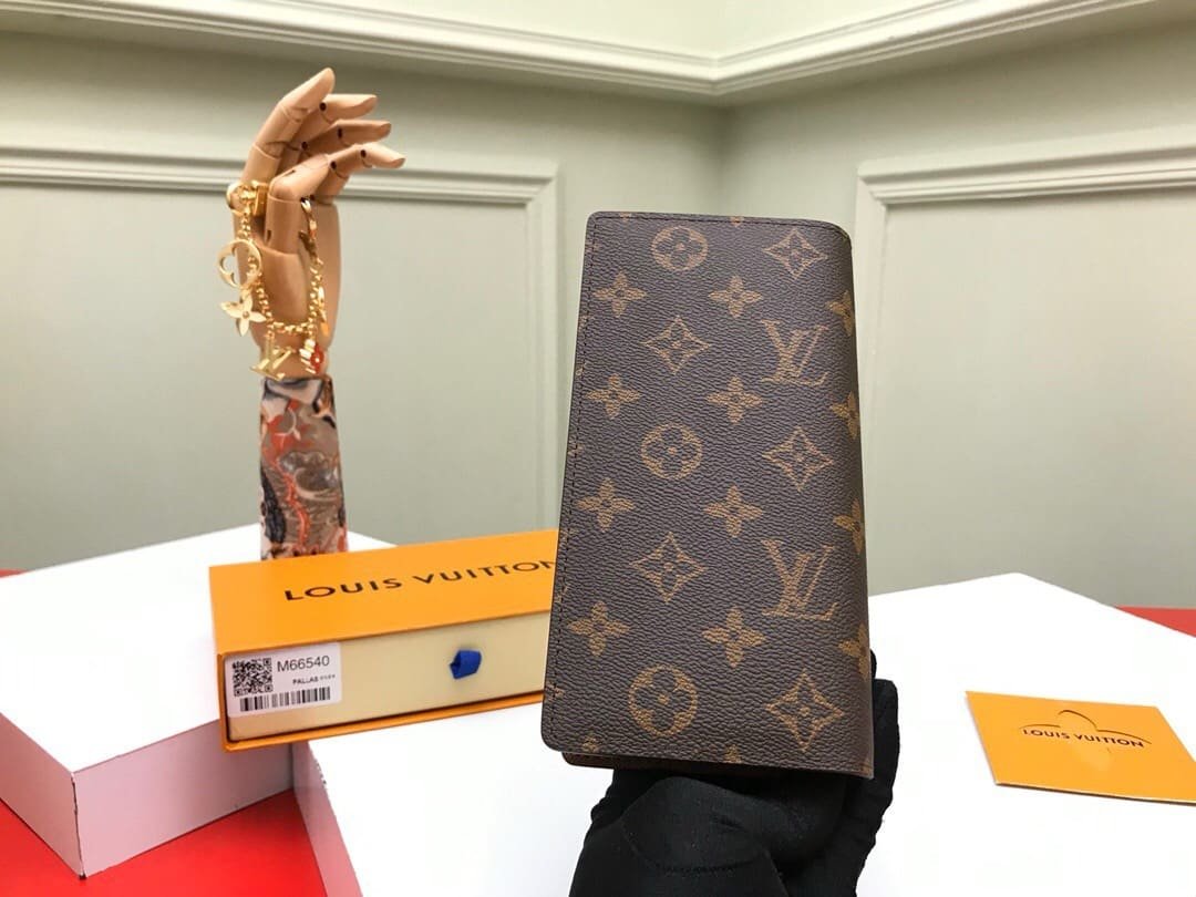 Louis Vuitton M66540 Wallet