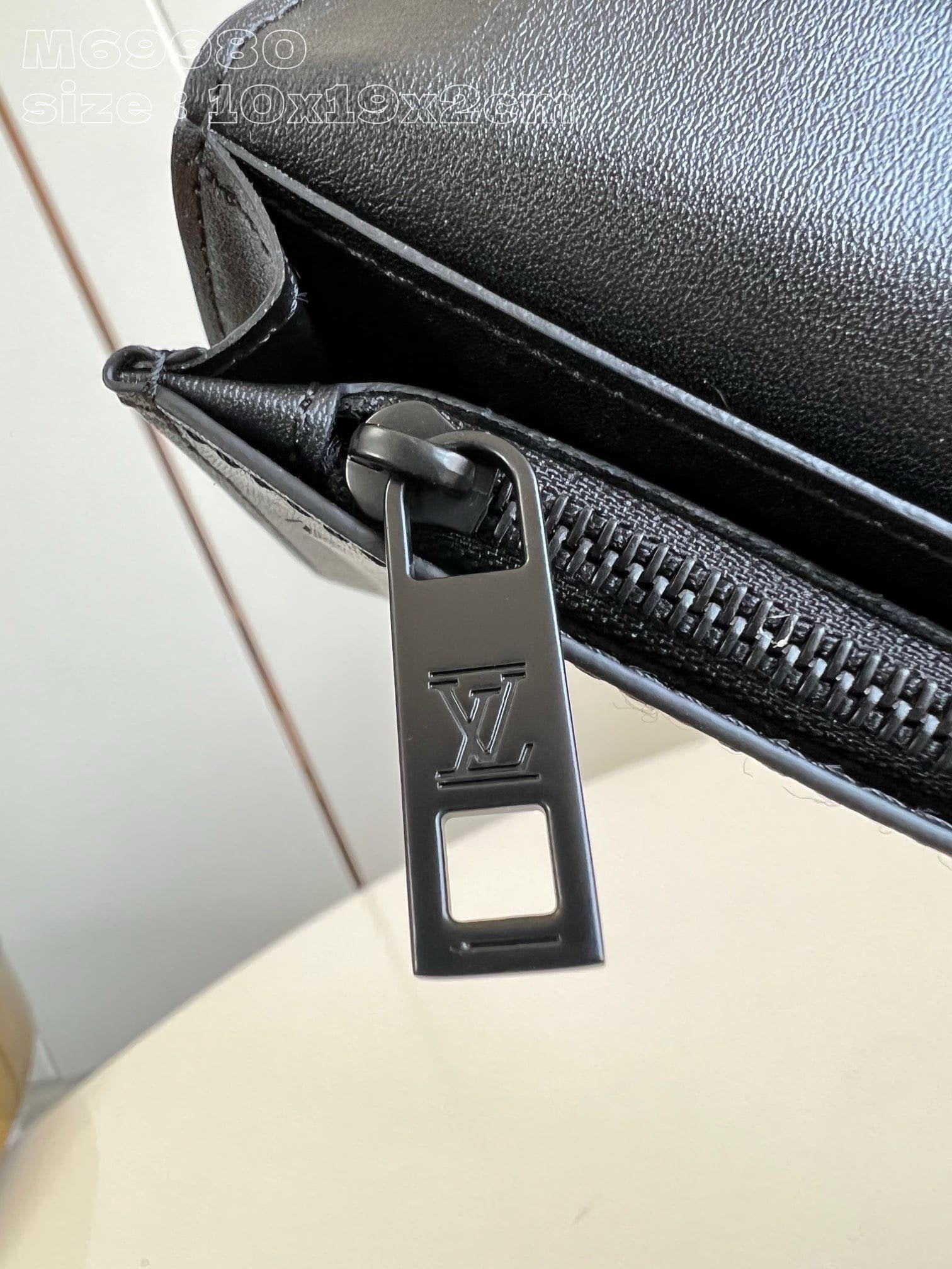 Louis Vuitton M69980 Brazza Wallet