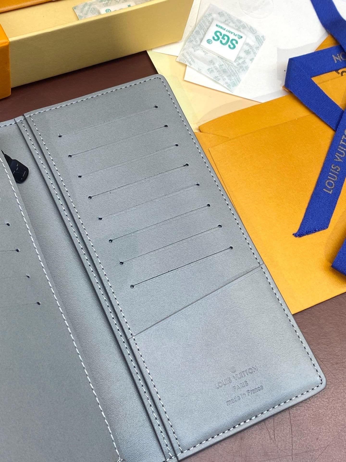 Louis Vuitton M81335 Brazza Wallet