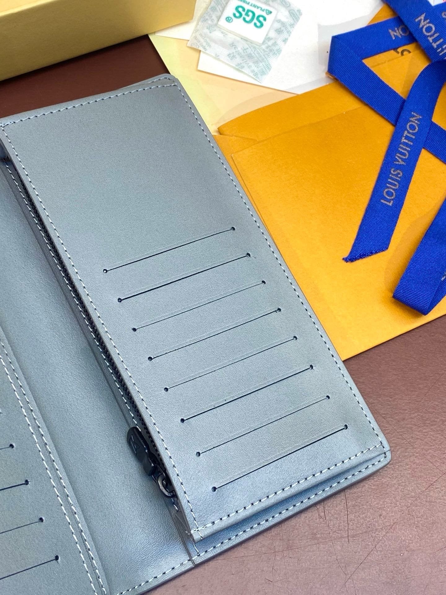 Louis Vuitton M81335 Brazza Wallet