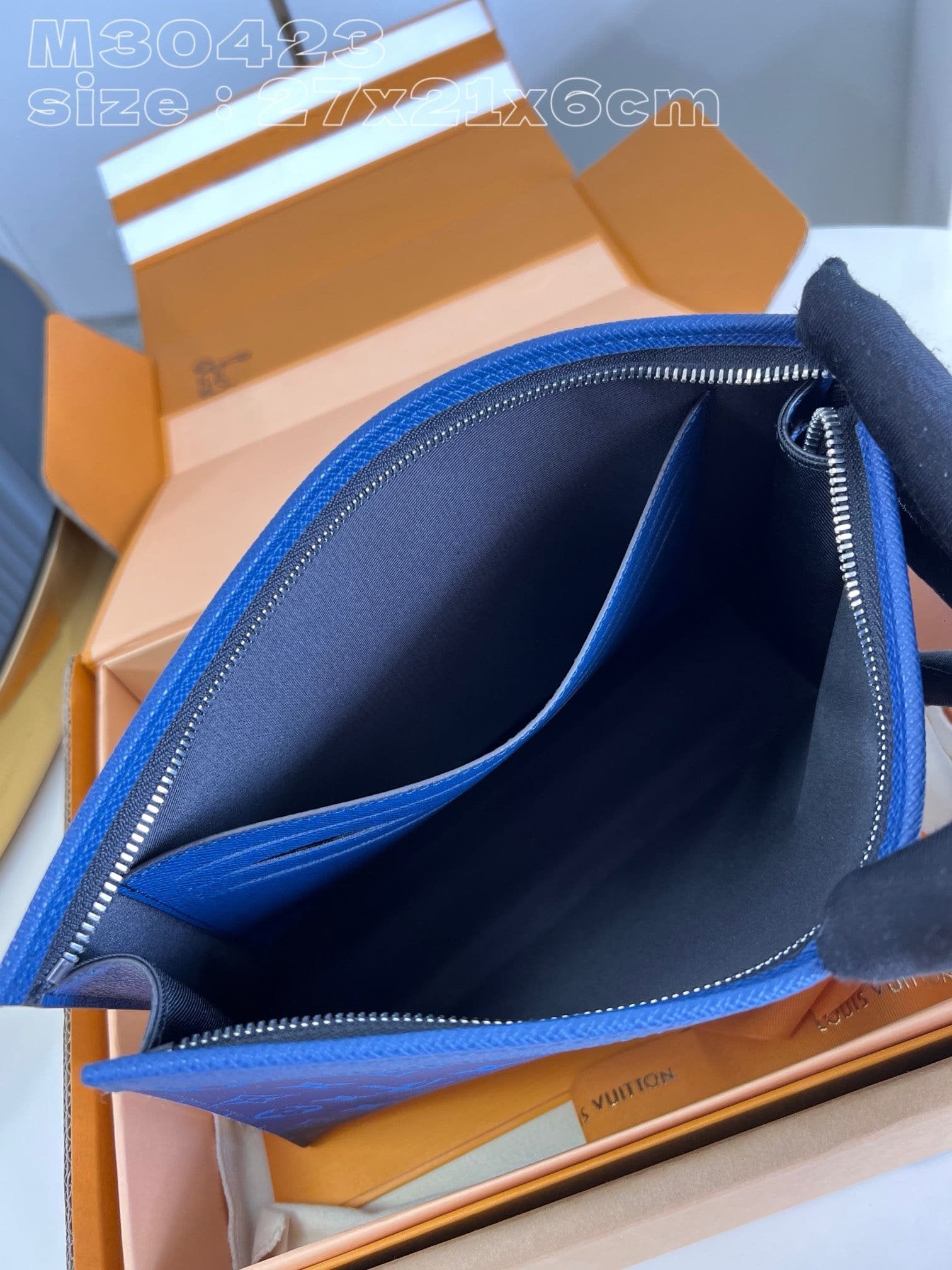 Louis Vuitton M30423 Pochette Voyage MM
