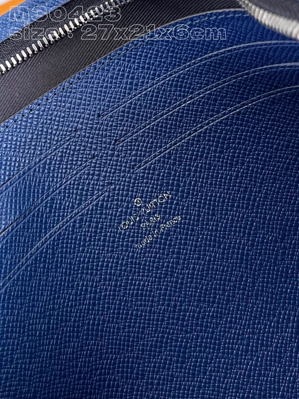 Louis Vuitton M30423 Pochette Voyage MM