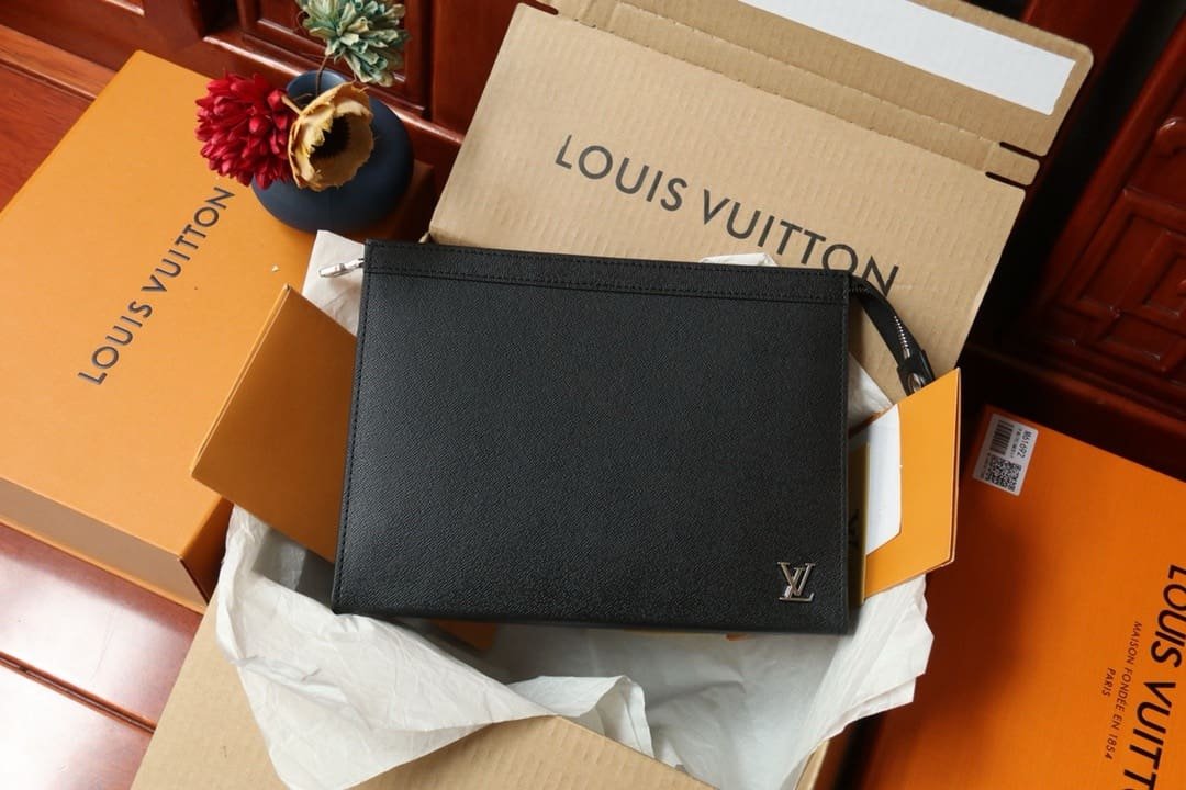 Louis Vuitton M30450 Pochette Voyage