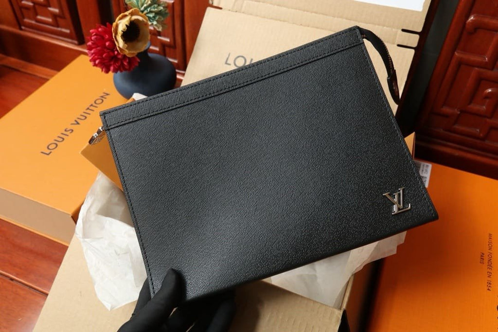 Louis Vuitton M30450 Pochette Voyage