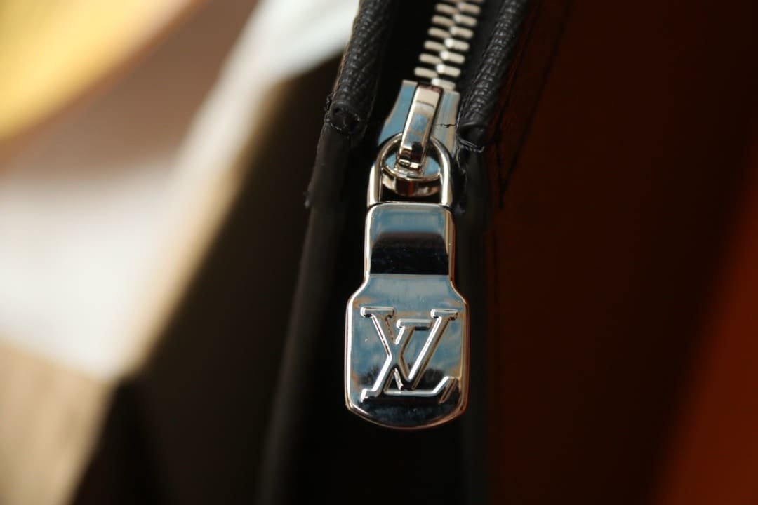 Louis Vuitton M30450 Pochette Voyage