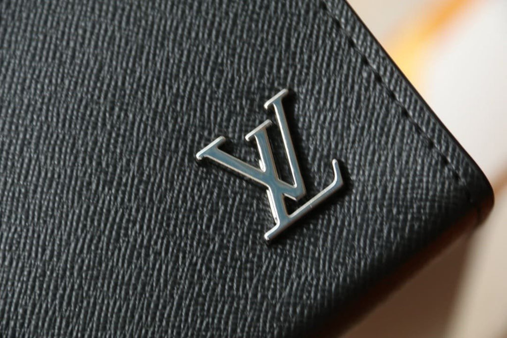 Louis Vuitton M30450 Pochette Voyage