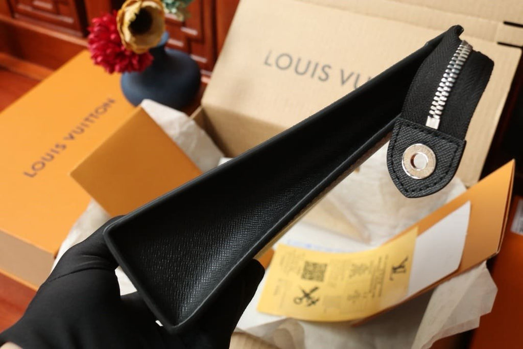 Louis Vuitton M30450 Pochette Voyage