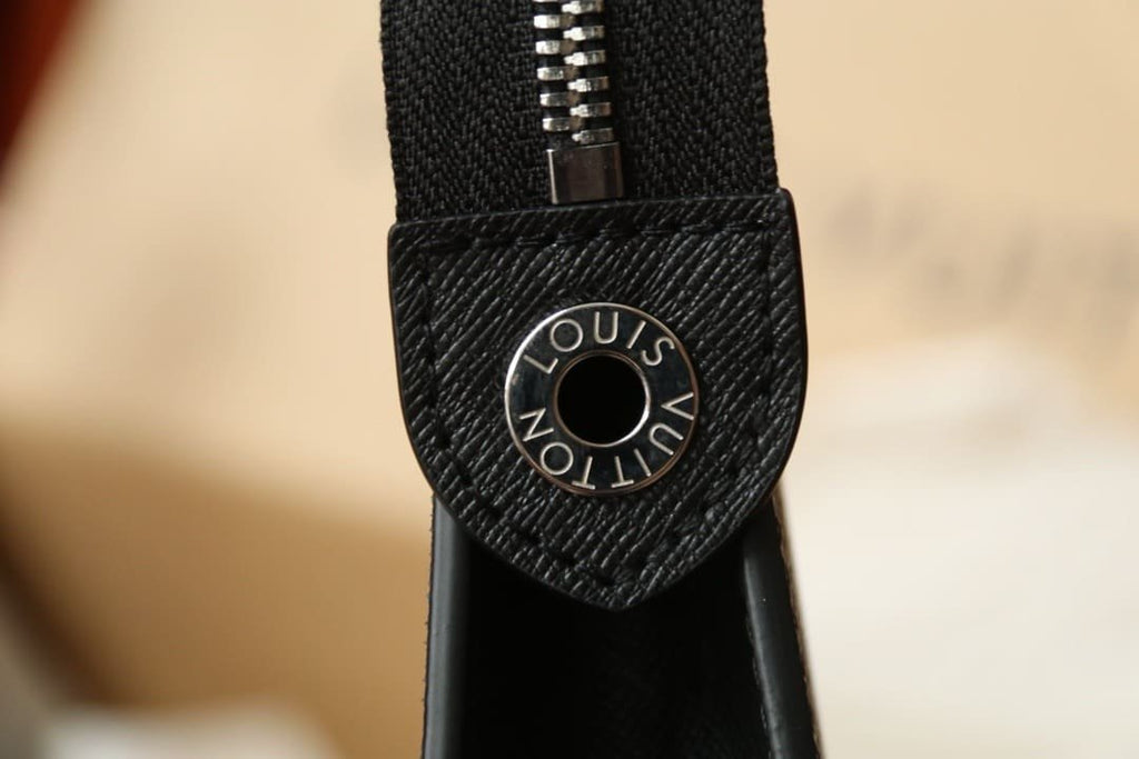 Louis Vuitton M30450 Pochette Voyage