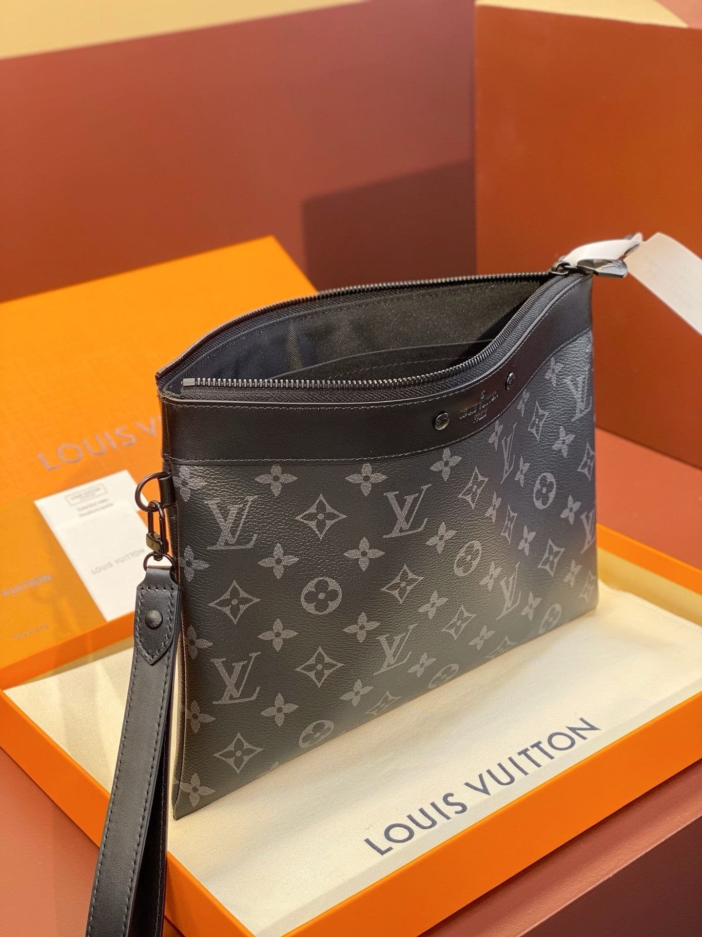 Louis Vuitton M81569 Pochette To-Go