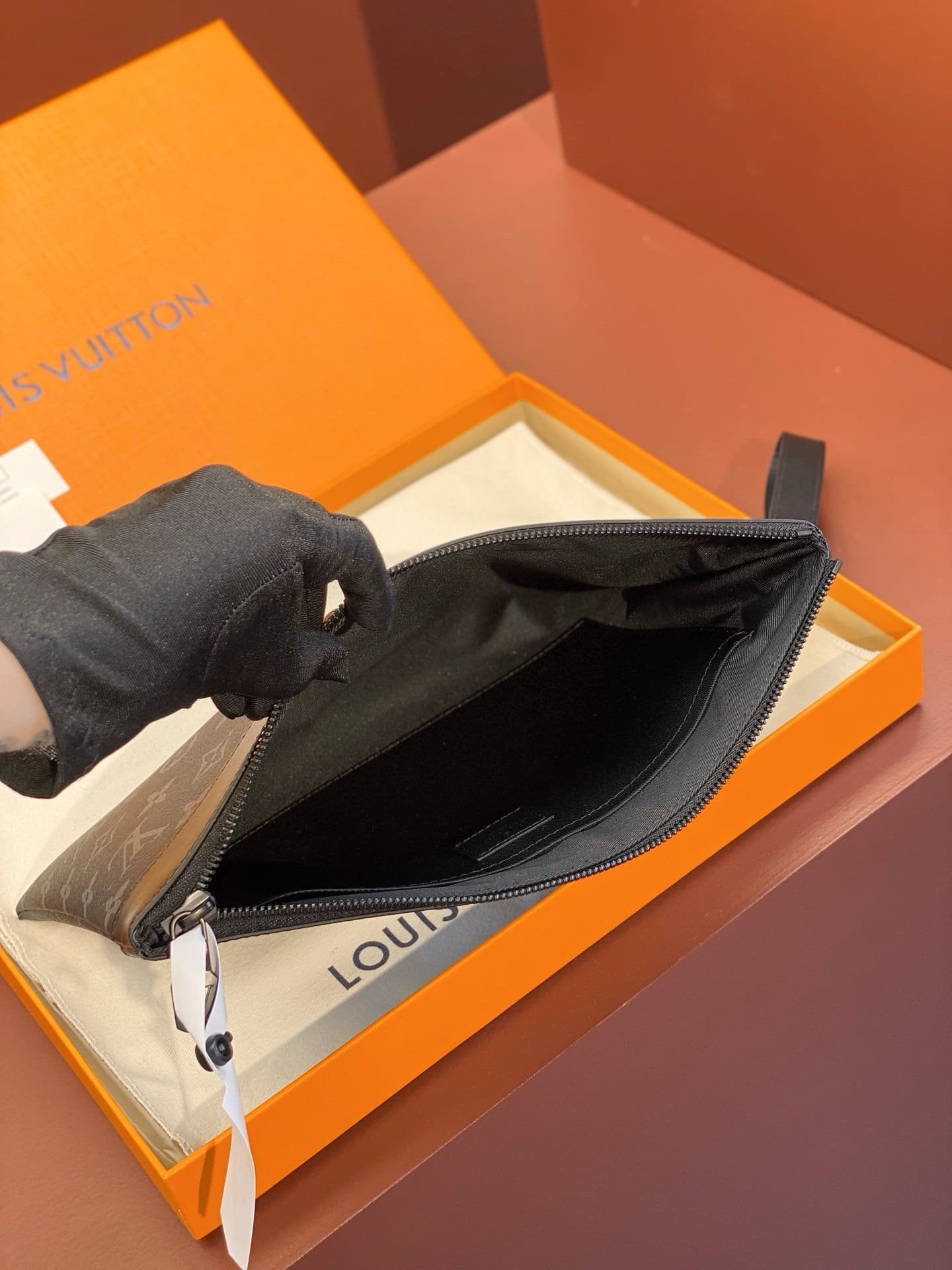 Louis Vuitton M81569 Pochette To-Go