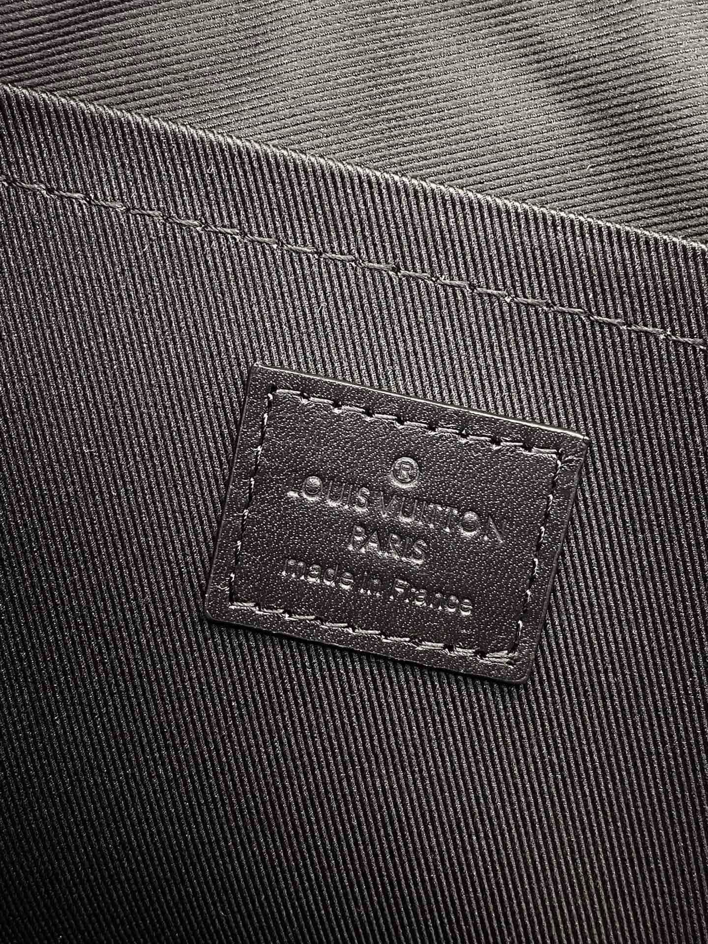 Louis Vuitton M81569 Pochette To-Go