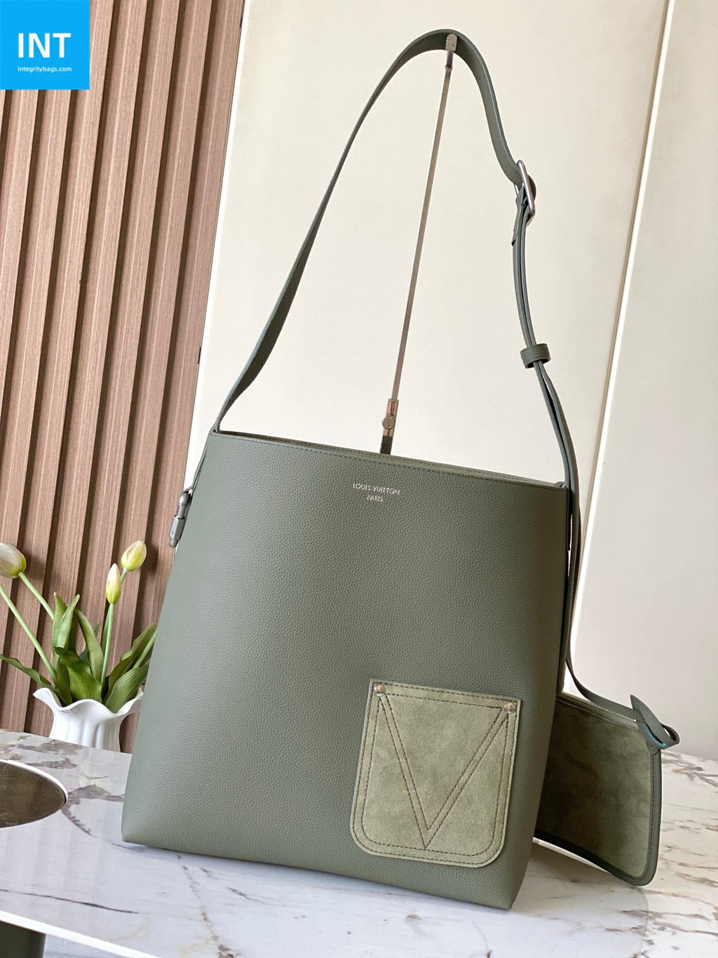 Louis Vuitton M26747 Verso Hobo