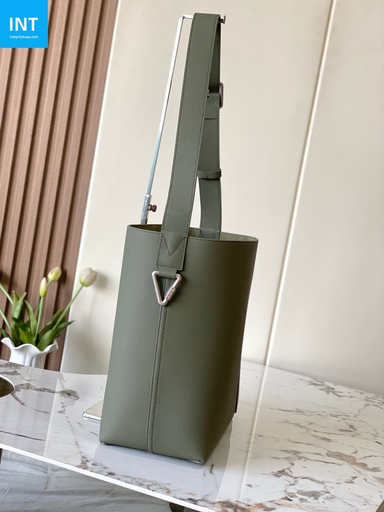 Louis Vuitton M26747 Verso Hobo