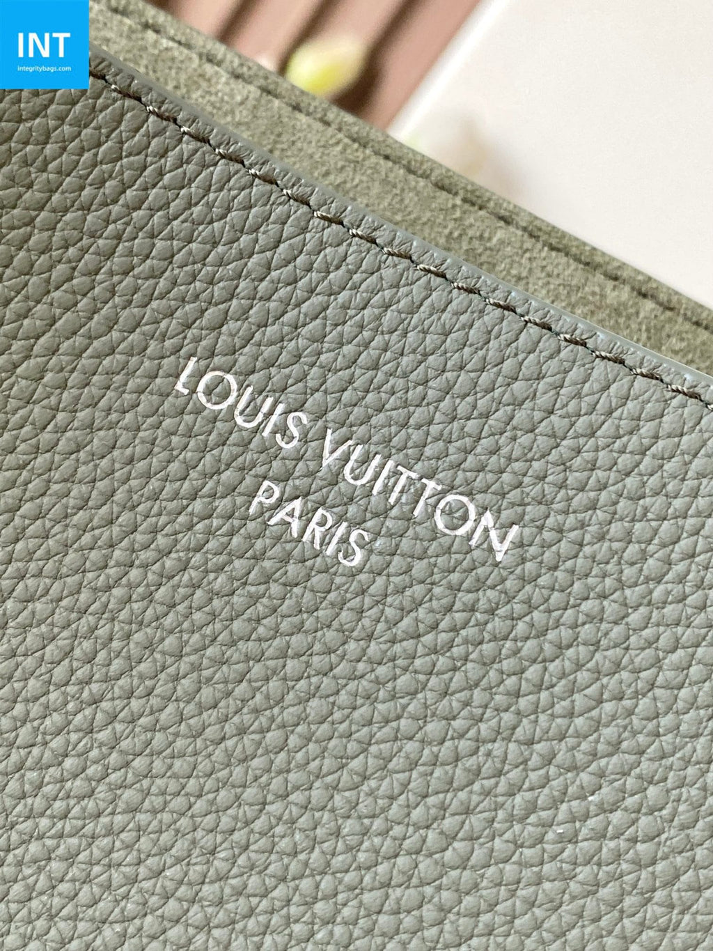 Louis Vuitton M26747 Verso Hobo