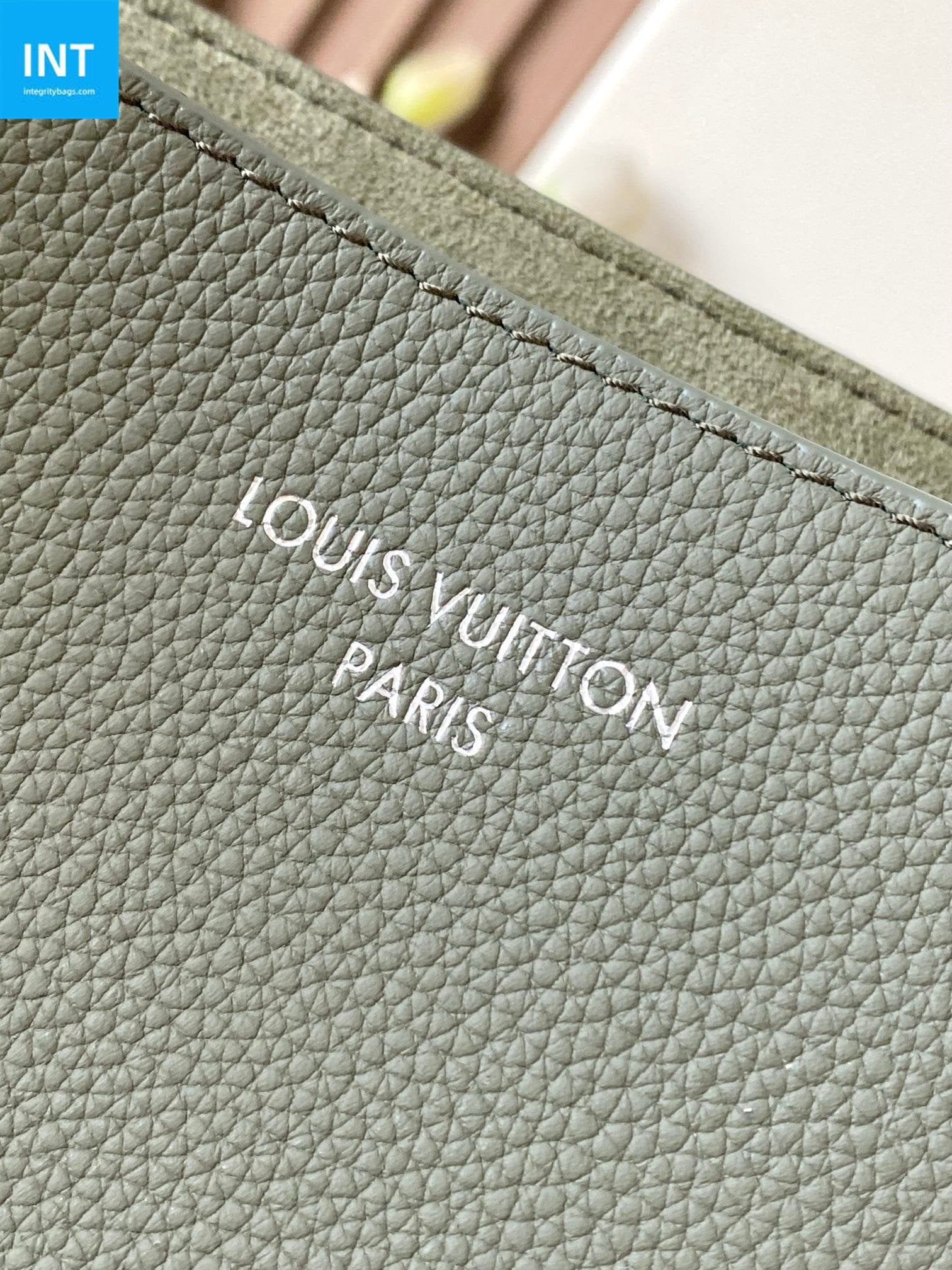 Louis Vuitton M26747 Verso Hobo