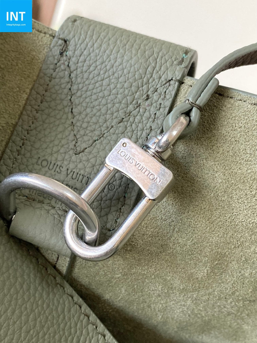 Louis Vuitton M26747 Verso Hobo