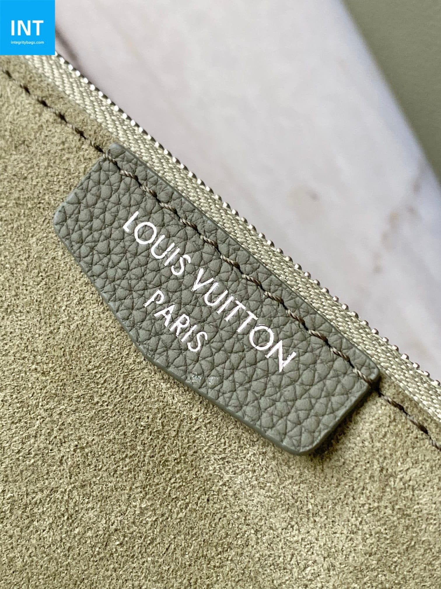 Louis Vuitton M26747 Verso Hobo