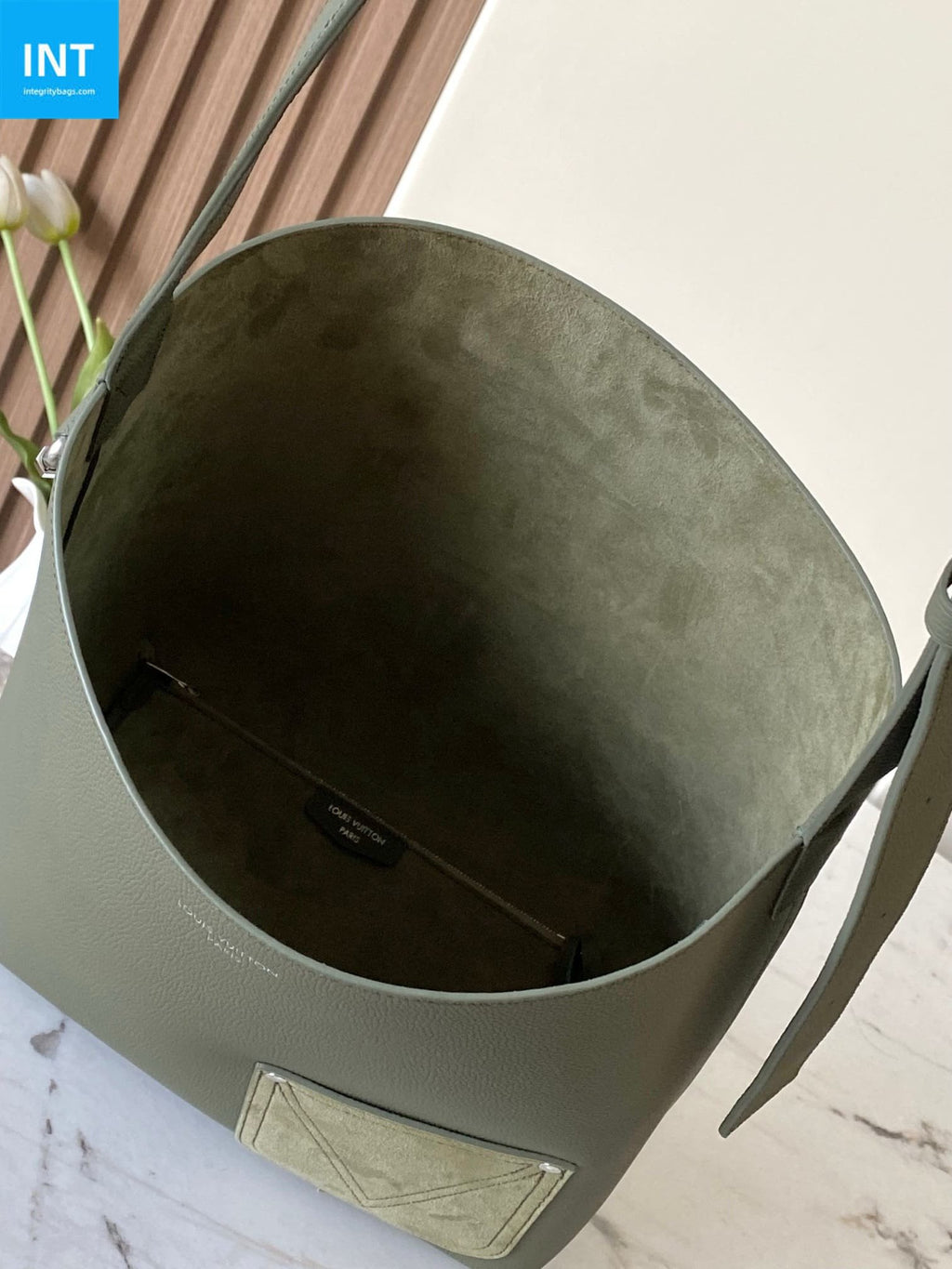 Louis Vuitton M26747 Verso Hobo