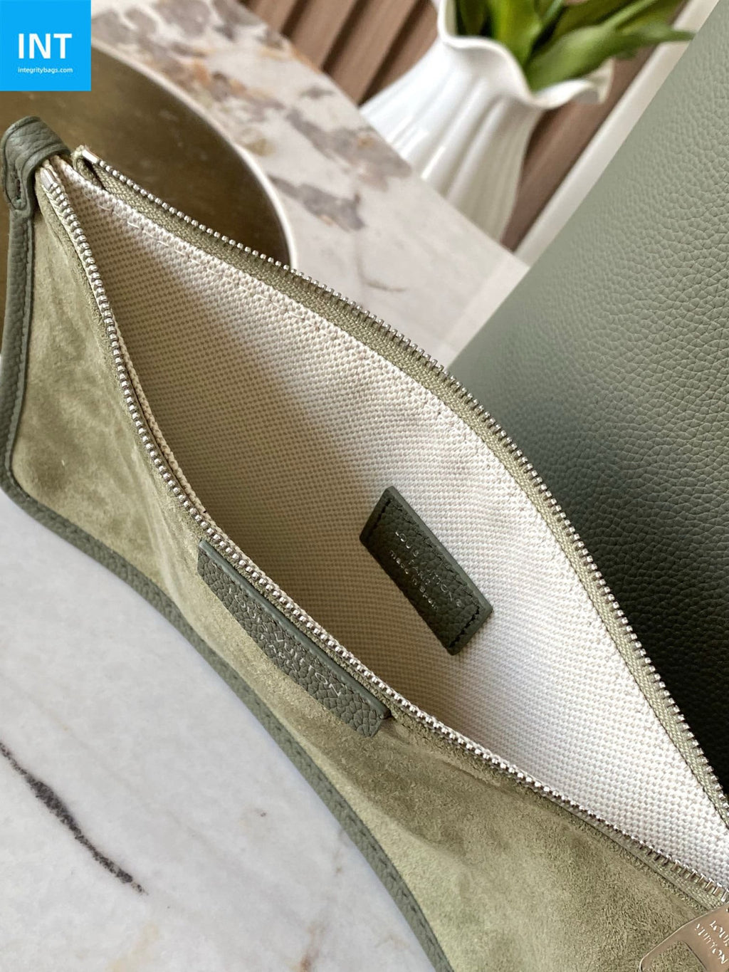 Louis Vuitton M26747 Verso Hobo