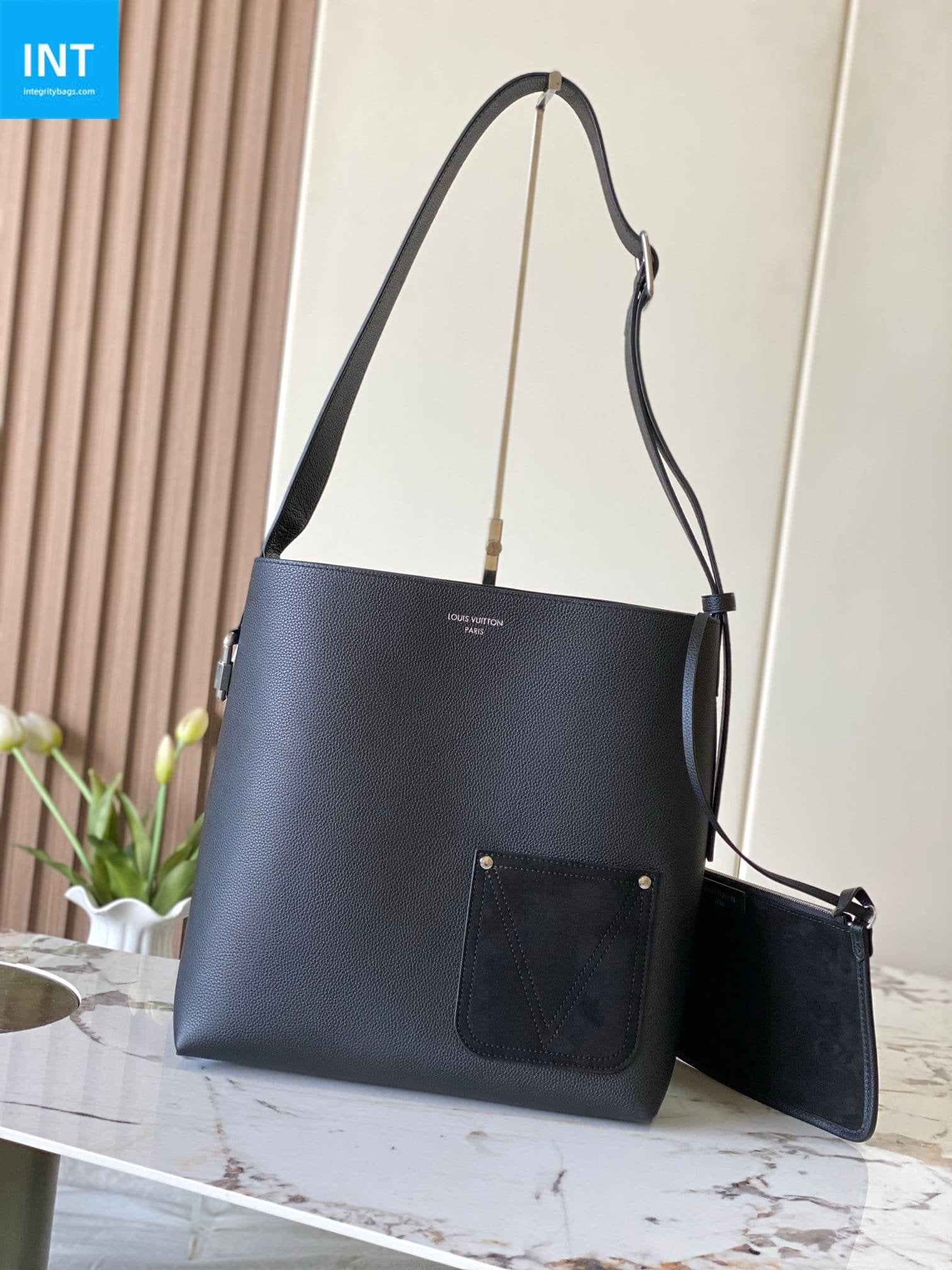 Louis Vuitton M27022 Verso Hobo
