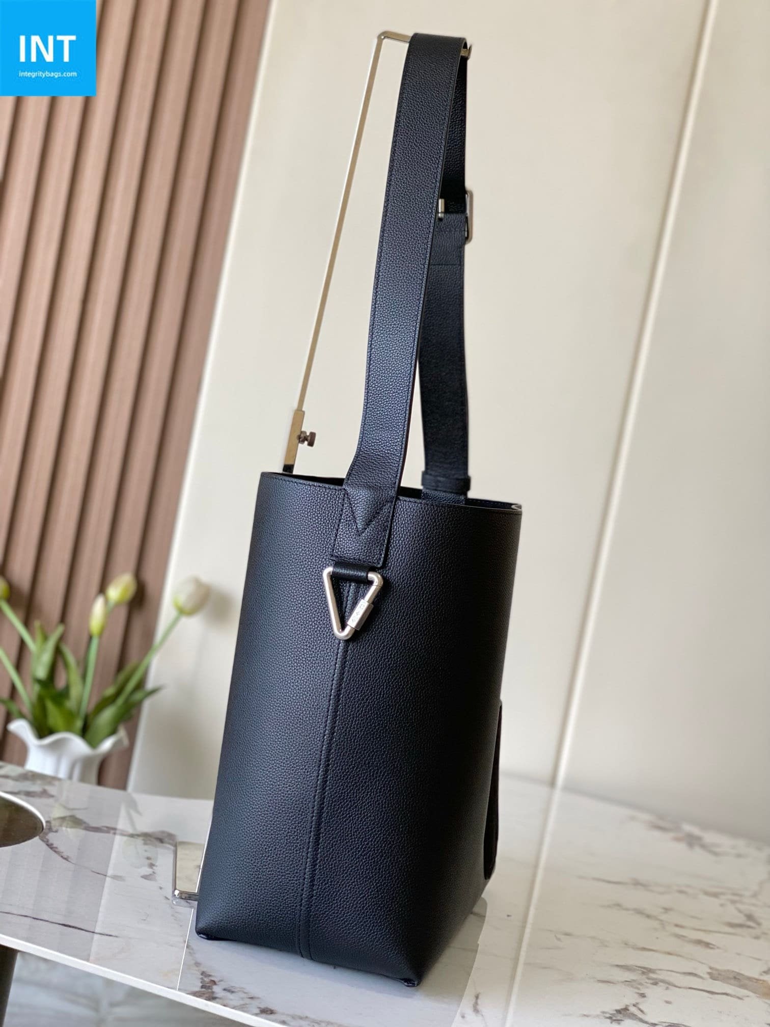 Louis Vuitton M27022 Verso Hobo