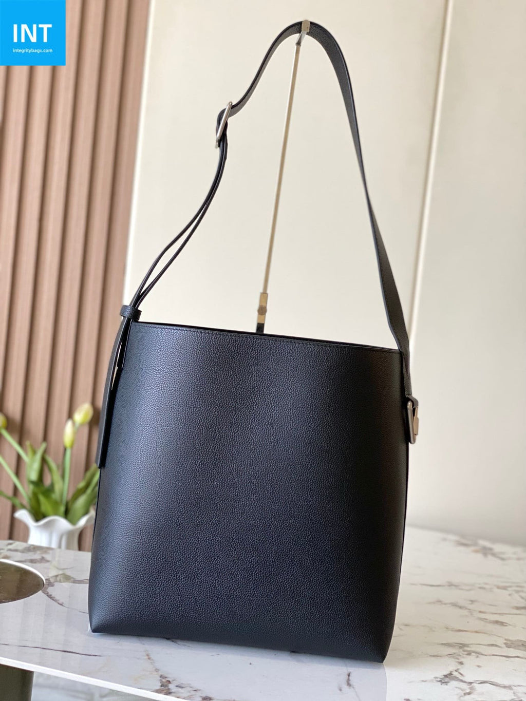 Louis Vuitton M27022 Verso Hobo