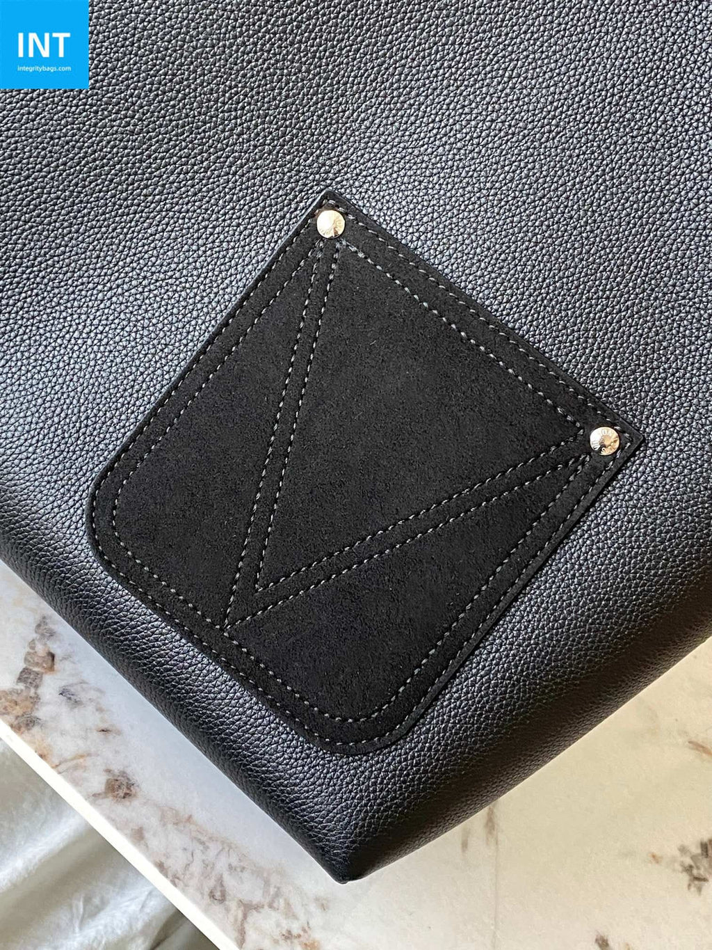 Louis Vuitton M27022 Verso Hobo