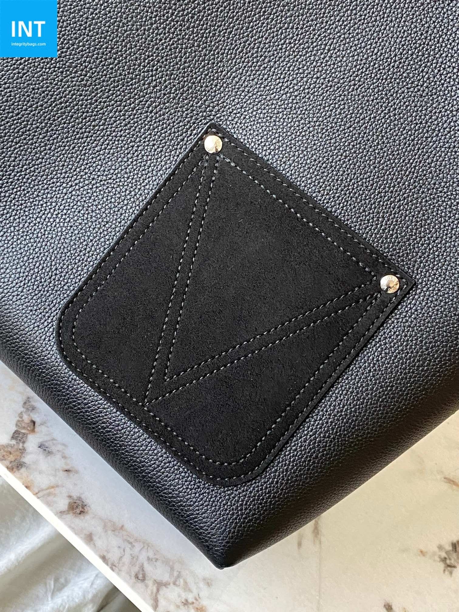 Louis Vuitton M27022 Verso Hobo