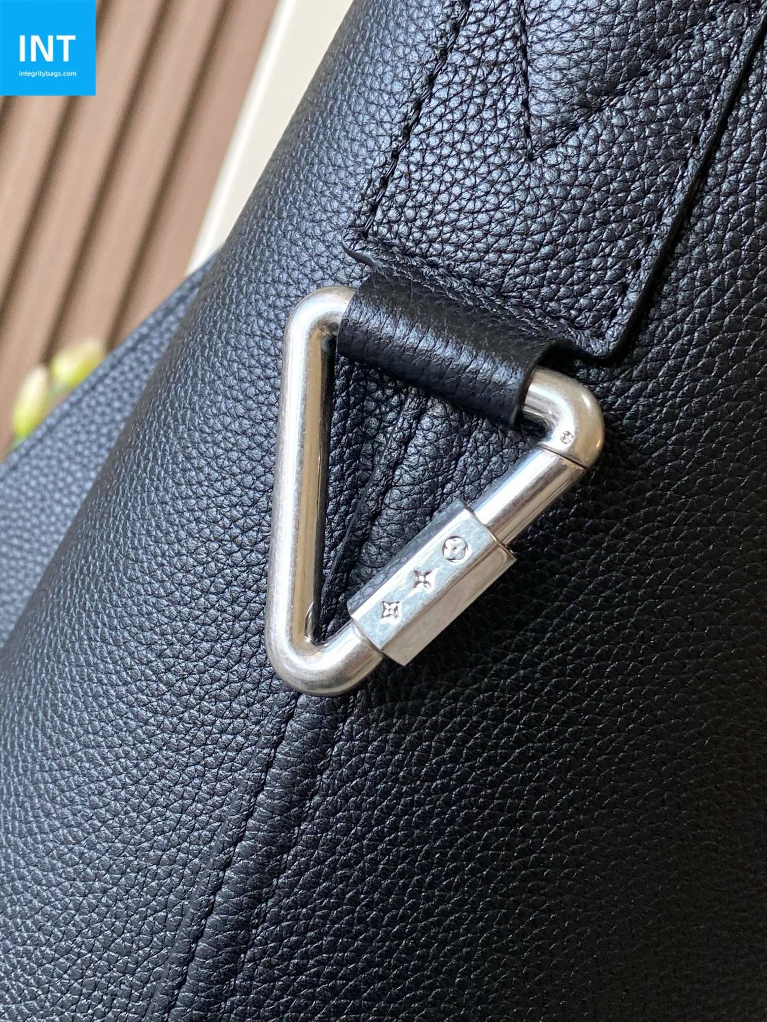 Louis Vuitton M27022 Verso Hobo