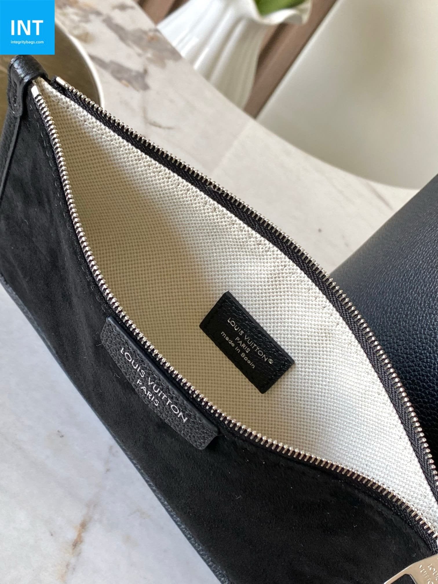Louis Vuitton M27022 Verso Hobo