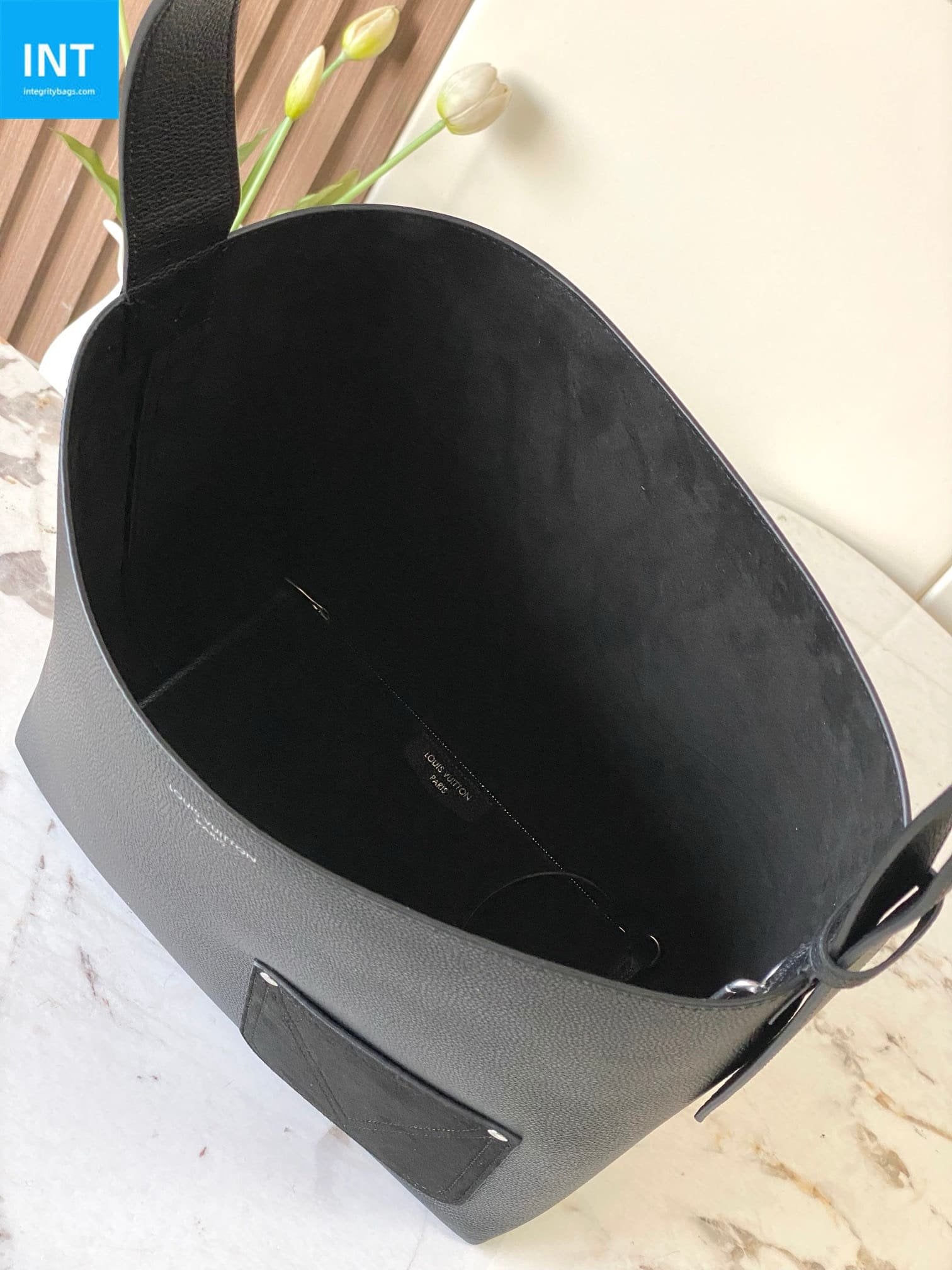 Louis Vuitton M27022 Verso Hobo