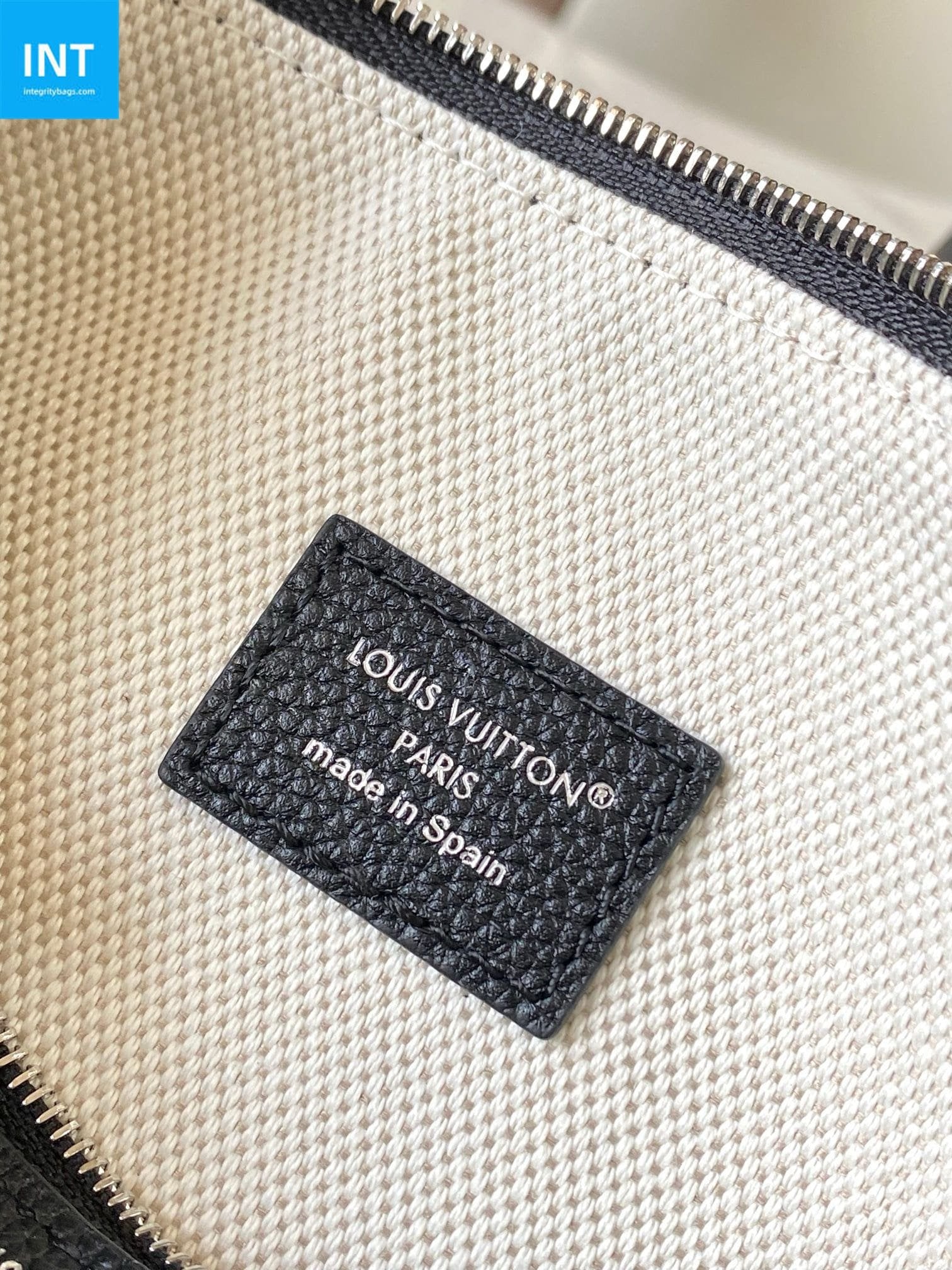 Louis Vuitton M27022 Verso Hobo