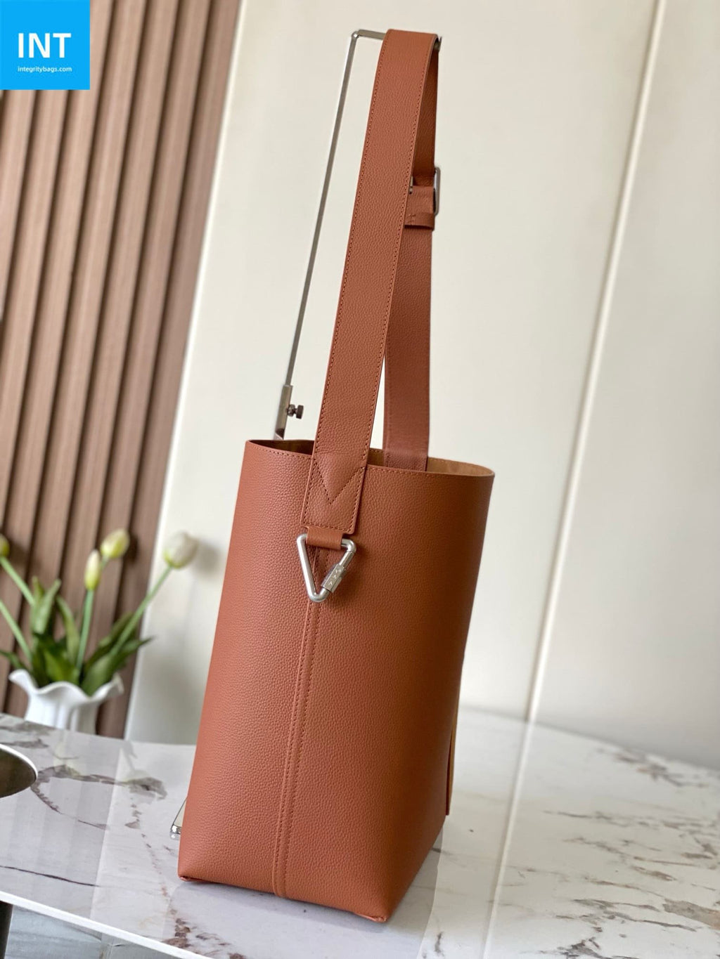 Louis Vuitton M26745 Verso Hobo