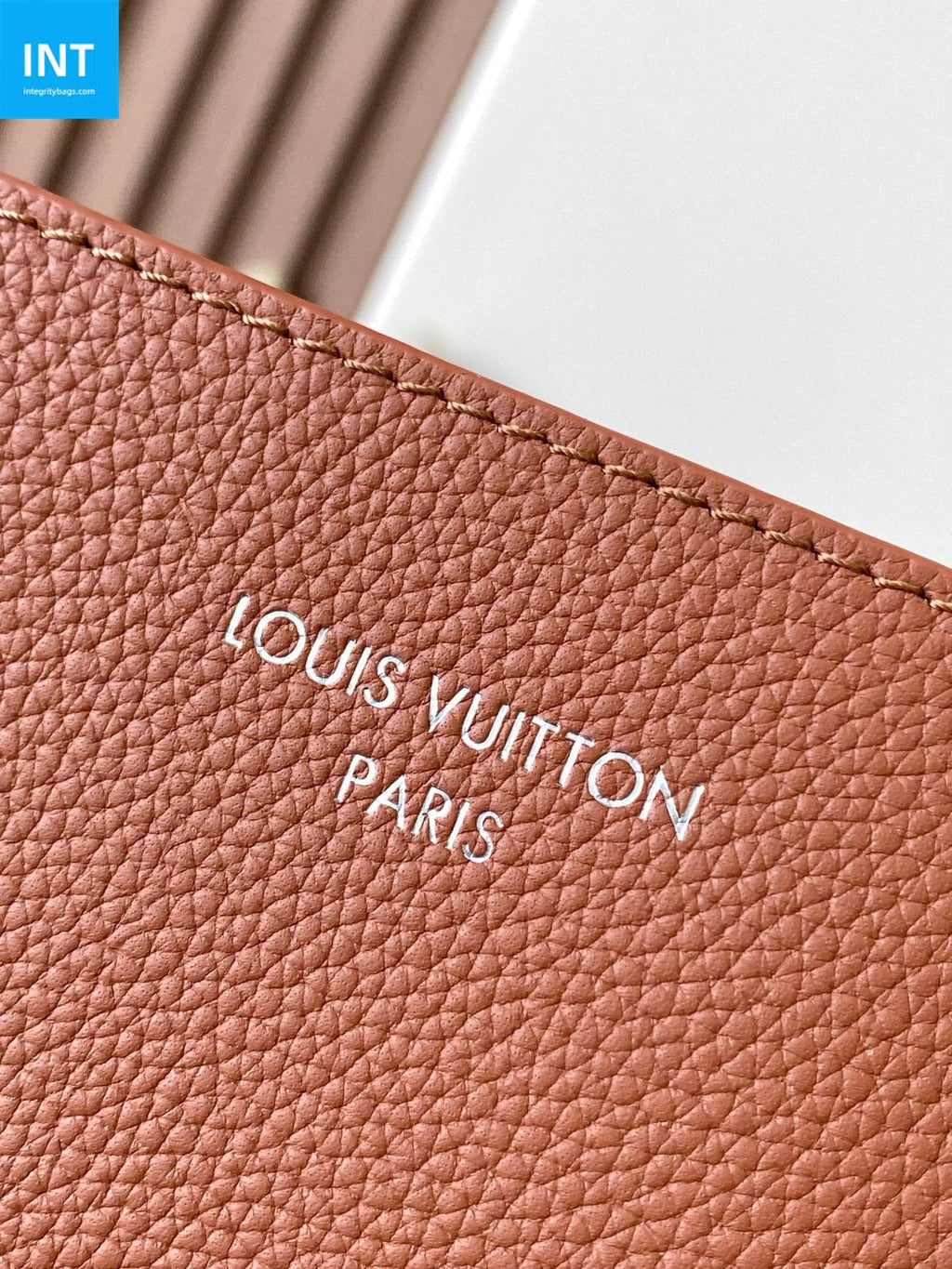 Louis Vuitton M26745 Verso Hobo